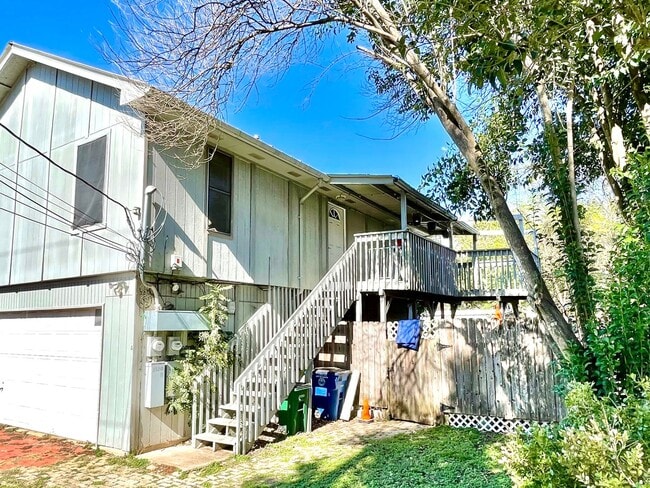 Building Photo - Upstairs Duplex in Southwest Austin! Rental