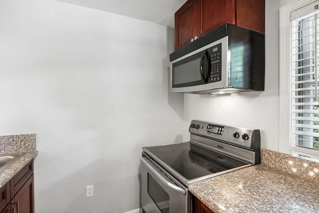Photo - 1268 Eastland Rd SE Unit A