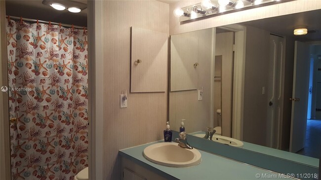 Photo - 3401 N Country Club Dr Unidad 412 Rental