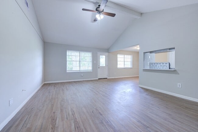 Photo - 2035 Deerhurst Ln