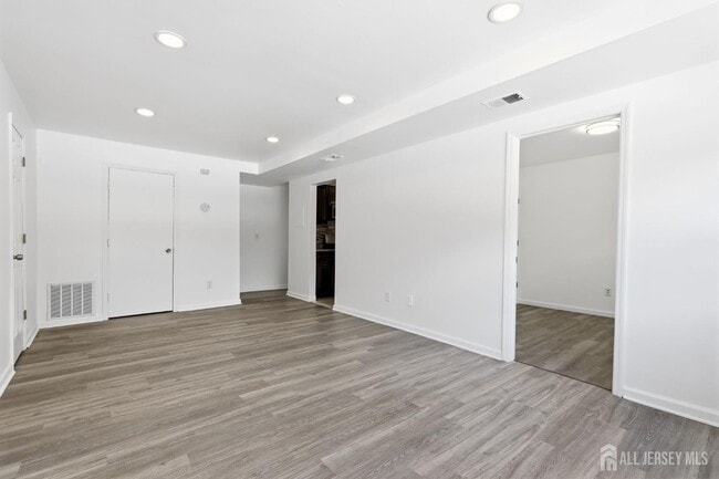 Photo - 125 College Dr