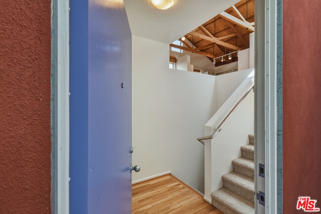 656 Angelus Pl