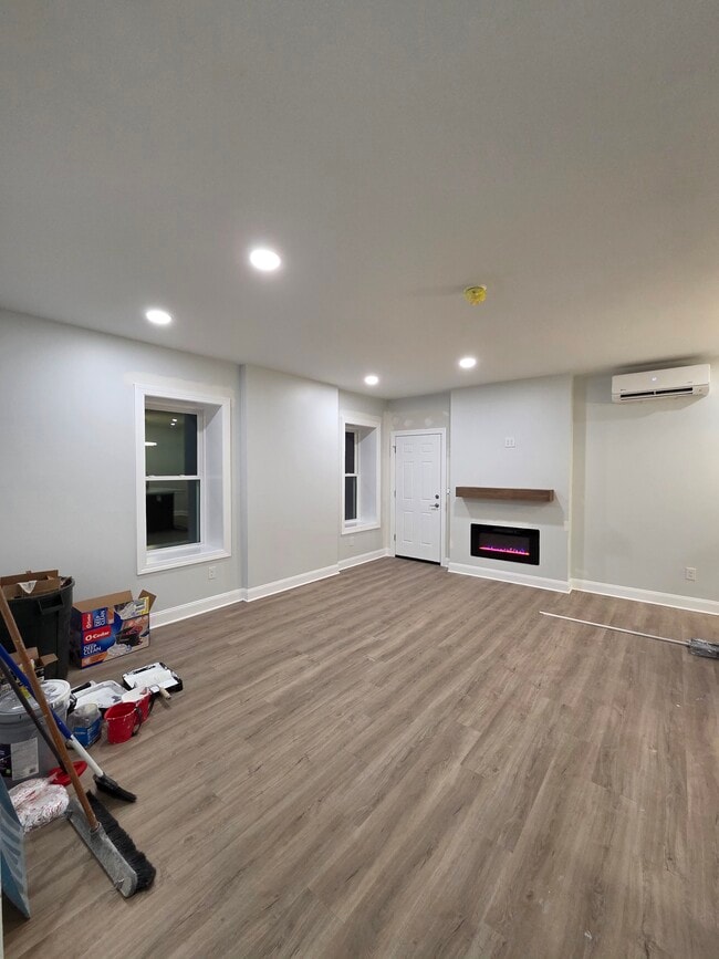 Building Photo - 840 2nd St Unit Floorb2