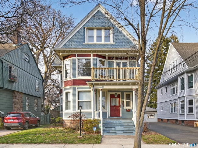 Building Photo - 339 Willow St Unit 3