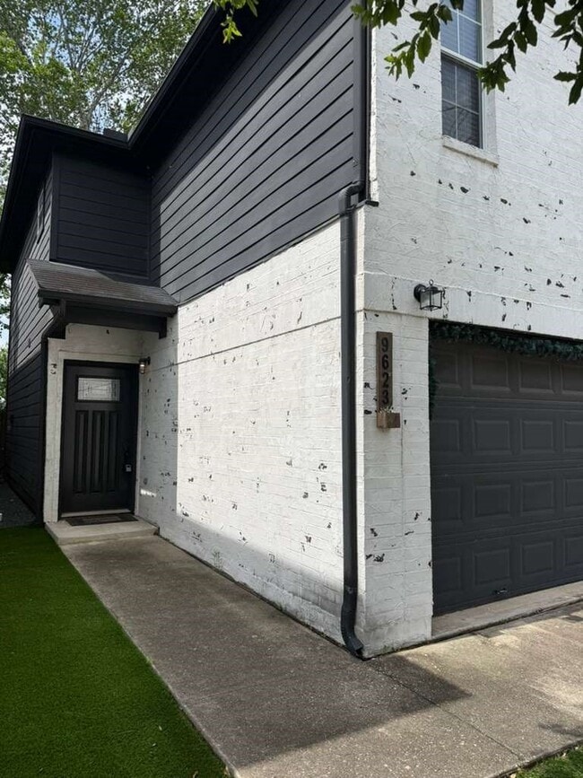 Photo - 9623 Elmview Pl Unit 1