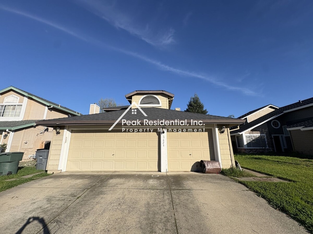 Photo - Spacious 4bd/3ba Rocklin Home with 3 Car Garage!