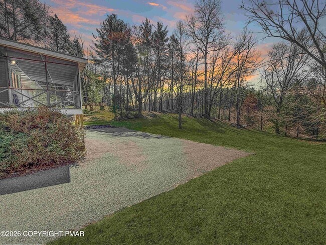 Photo - 308 Hemlock Ln