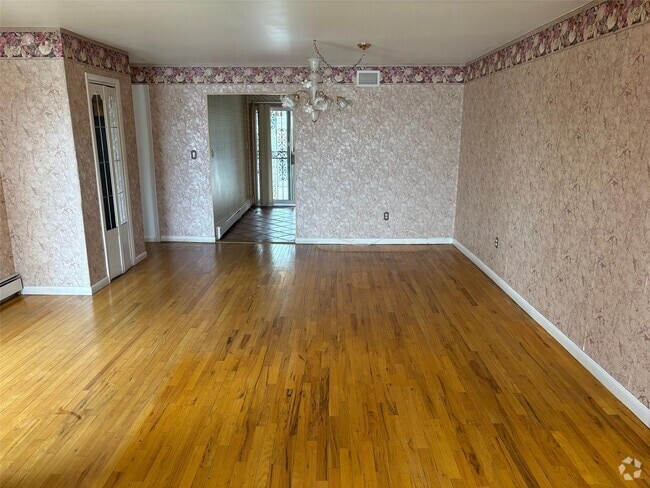 Building Photo - 155-69-155-99 99th St Unit 1st floor Rental