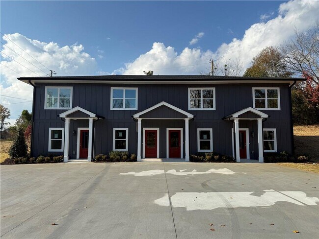 Photo - 473 Red Rider Rd