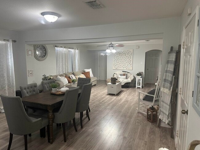 Photo - 1902 Denmark Ln