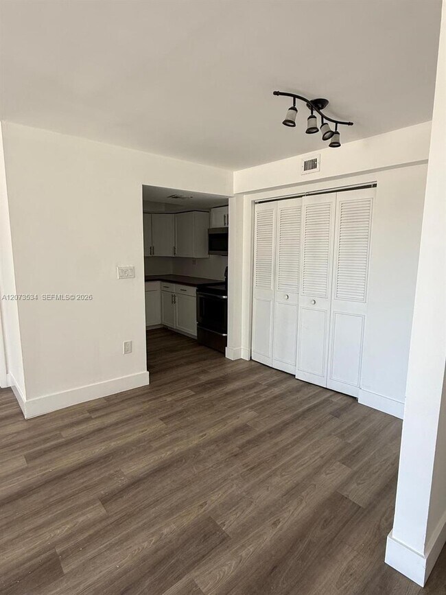 Photo - 1720 NW N River Dr Unidad 408