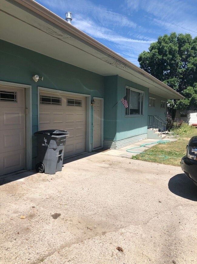 Photo - 3 Bed 2 Bath Single Family Home with Additional Space in Basement!