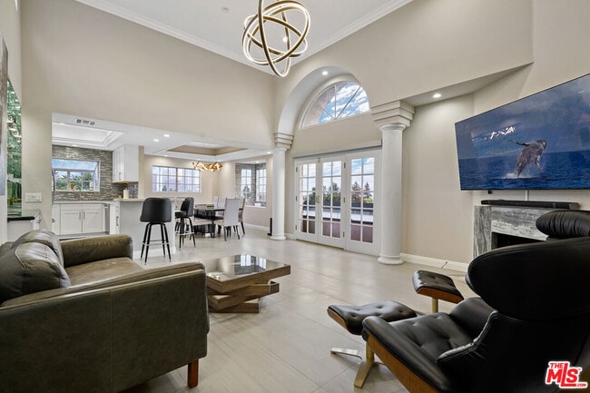 Building Photo - 10627 Ashton Ave Unit 302