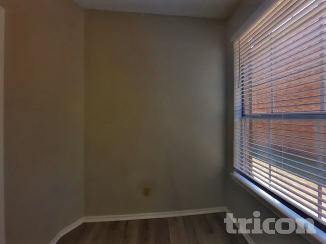 Photo - 1135 Colbert Ln