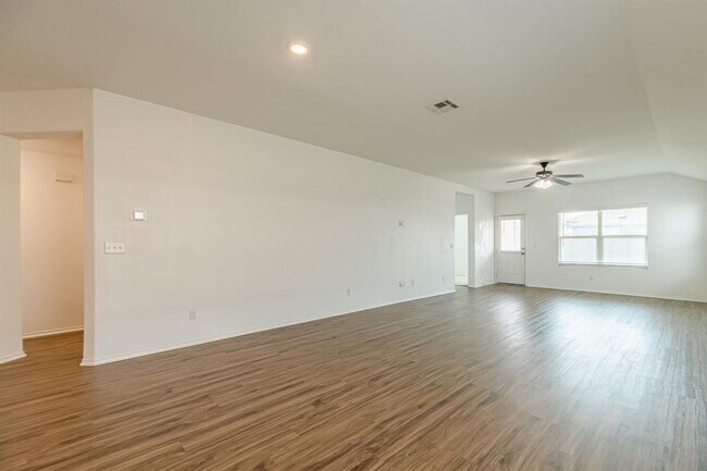 Photo - 341 Escondido Cir