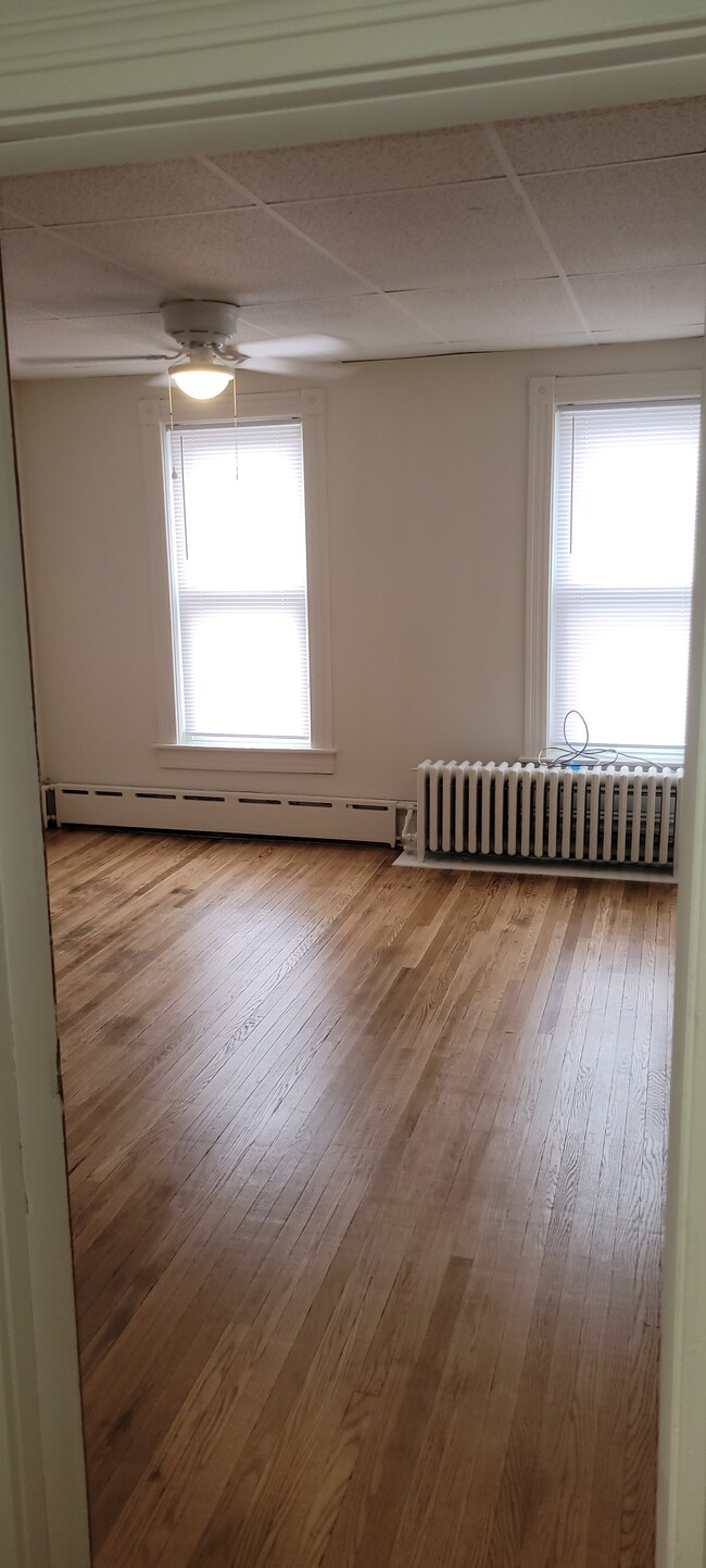 Heat included - 1044 Memorial Ave Unit 1044 Memorial