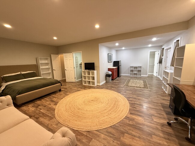 Building Photo - 214 Pinecrest Dr Unit All Utilities + WiFi included