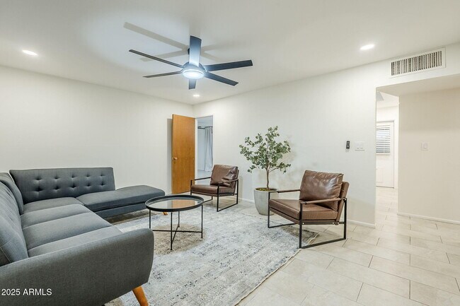 Photo - 125 E Papago Dr