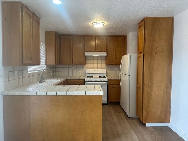 Photo - 9848 Sally Ave Unidad 2