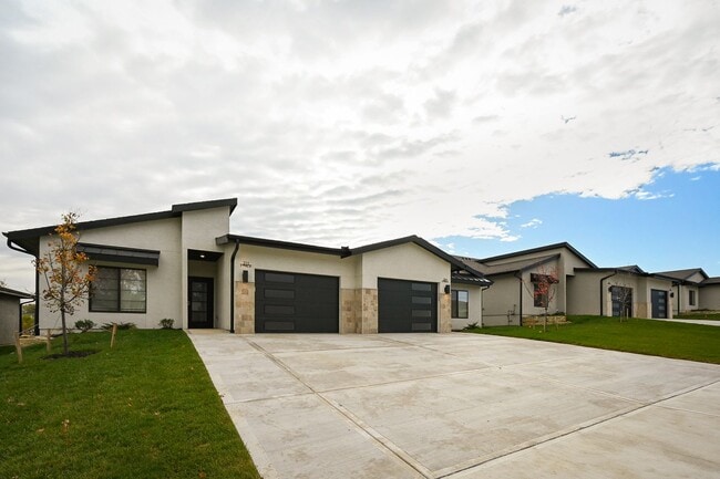 Stunning 2-bedroom, 2-bathroom Townhome In... - Stunning 2-bedroom, 2-bathroom Townhome In...