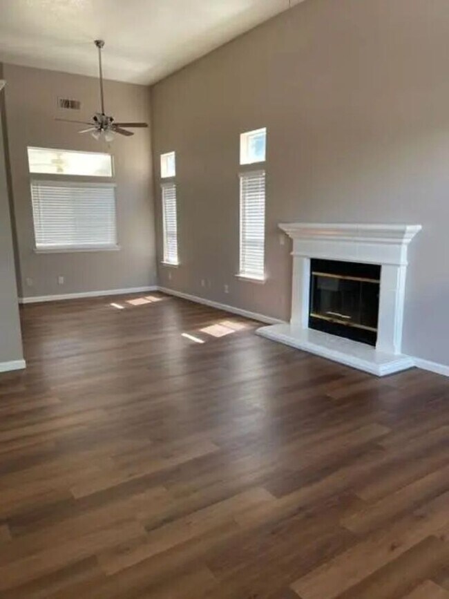 Photo - Hot Rental Alert! Gorgeous North Fresno Home!