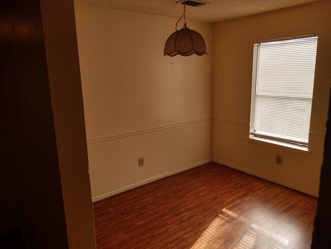 Photo - 240-242-242 Craddock Ave Unit 242