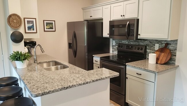 Building Photo - 3 Bedroom 2 Bath Walk-In Level Lakeside Ap... Unit 240