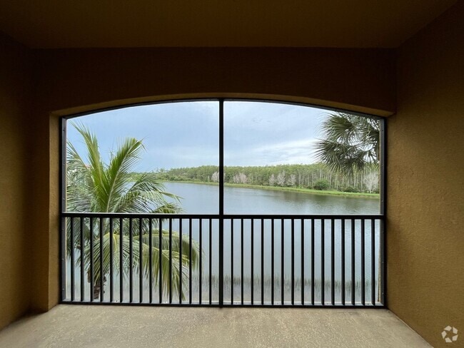Building Photo - Beautiful 2/2 Condo in Treviso Bay w/ Tran...