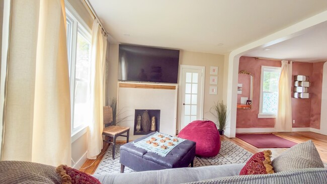 Photo - 1450 Hawthorne Way