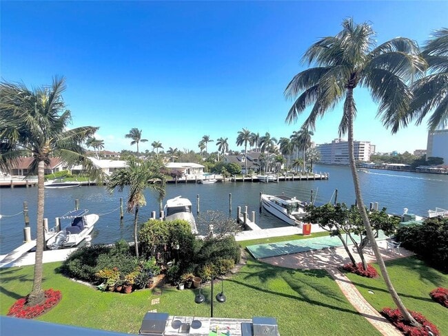 Building Photo - 140 NE 28th Ave Unit 305