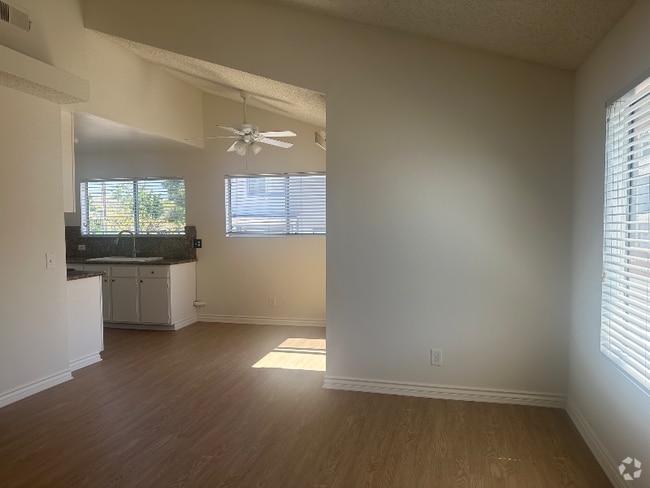 Building Photo - 130 N Orange Ave Rental