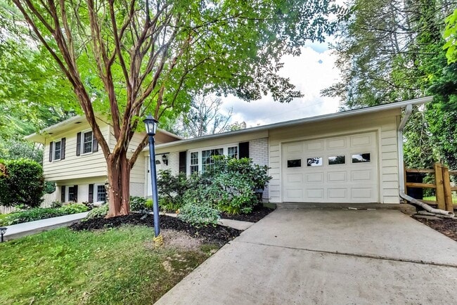 Building Photo - Nice SF 4bed+ 3 bath / close to Metro