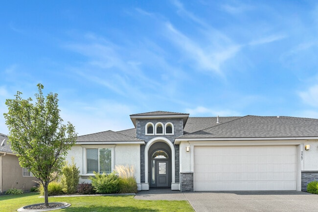 Building Photo - 2467 Bramasole Dr Way