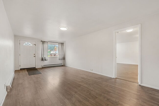 Photo - 1037 SW Cascade Ave