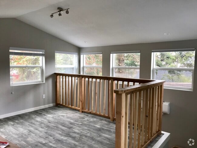 Building Photo - 533 Rock St Rental