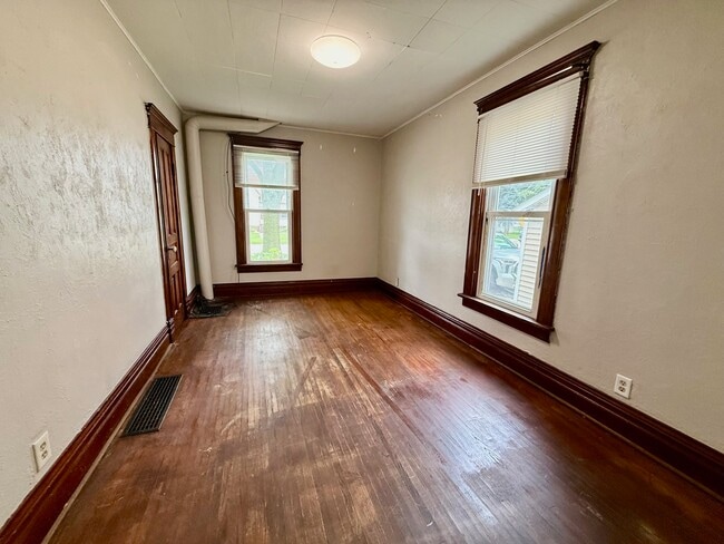 Photo - 602 1st St NW