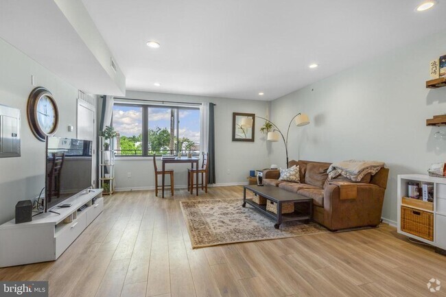 Building Photo - 381 Martin St Unit 3 Rental