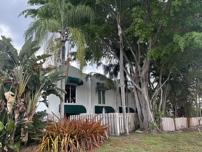Photo - 690 SE 23rd Ave
