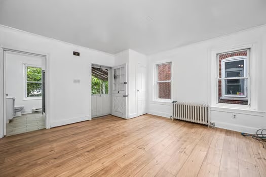Building Photo - 23 E 2nd St Unit 2