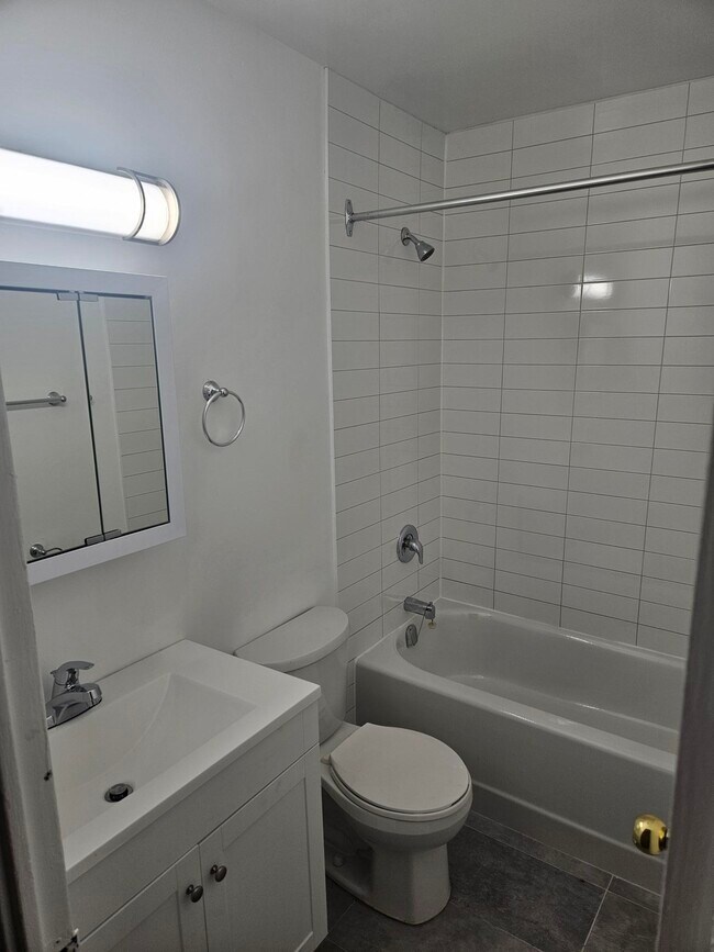 Photo - 1901 Martin Grove Rd