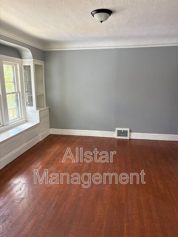 3255 E 139th St Unidad Up