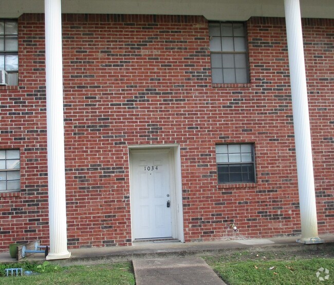 Building Photo - 1034 Southmoor Dr Rental