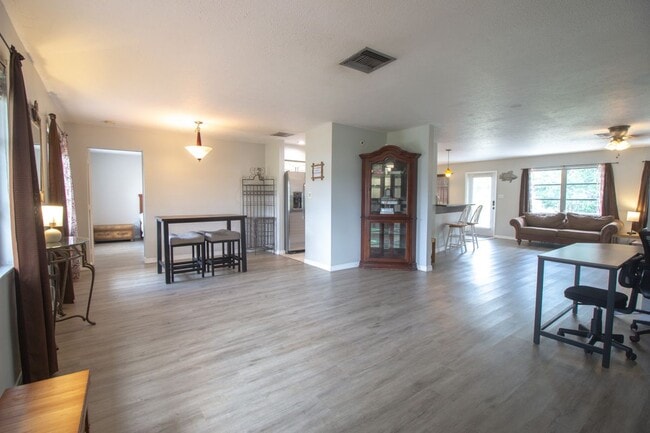 Photo - 77 Cardinal Dr