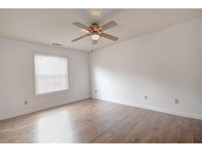 Photo - 33 Alston Ln SW