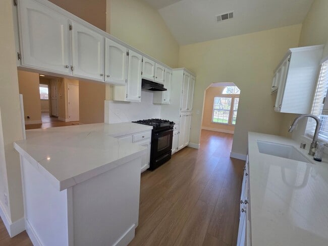 Photo - 444 N Tommy St