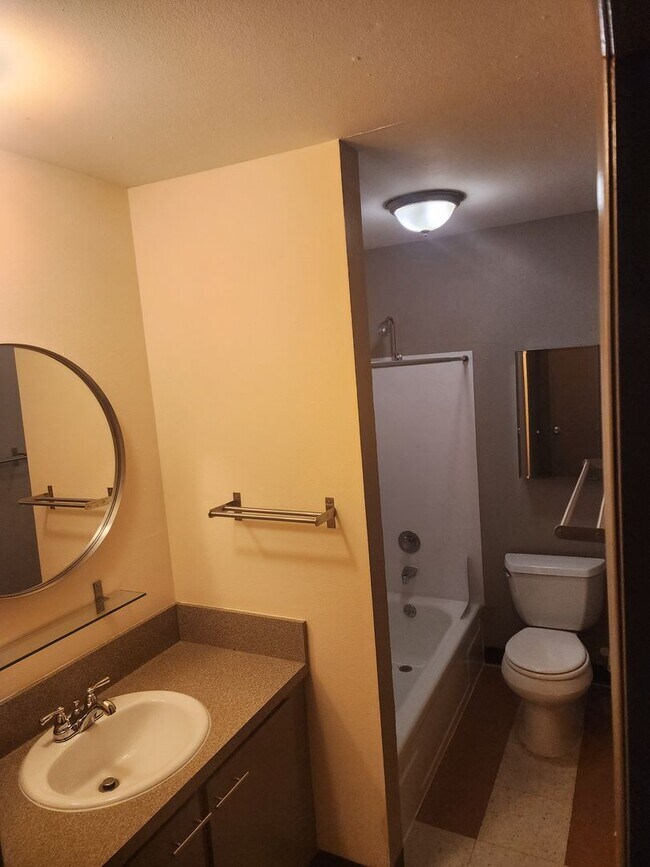 7002-7140 N. Alta St.