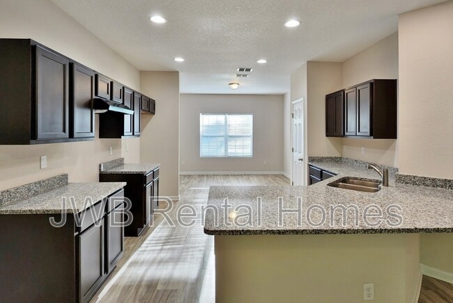 Photo - 4524 Victor St