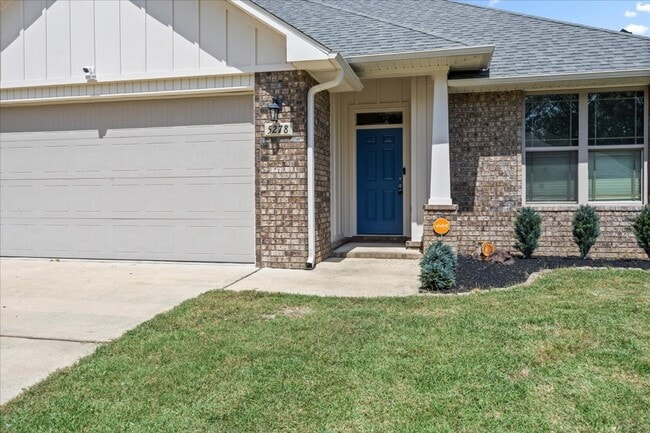 Photo - 3 bedroom 2 bathroom- GREAT Location in Pace!