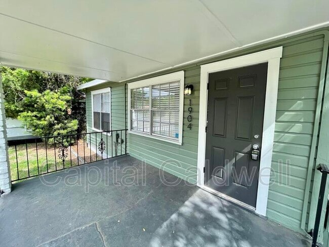 Photo - 1904 E Emma St