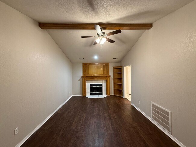 Photo - Charming 3 Bedroom Home in Mustang School District